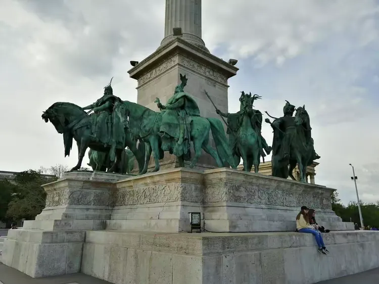 九游官网-关于匈牙利篮球联赛冠军奖杯捐赠仪式举行，布达佩斯勇士队受表彰的信息  第1张