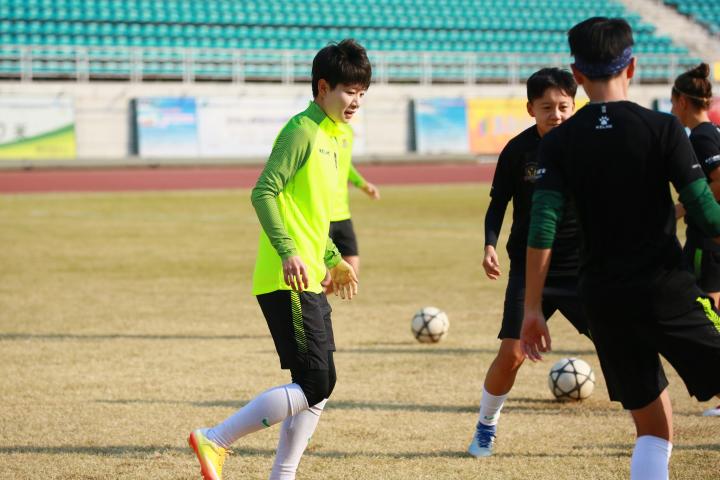 九游官网下载app下载-江苏苏宁备战亚足联杯，全队训练热情高涨  第2张